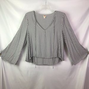 MOSSIMO SUPPLY CO V-NECK VERTICAL STRIPED HIGH/LOW